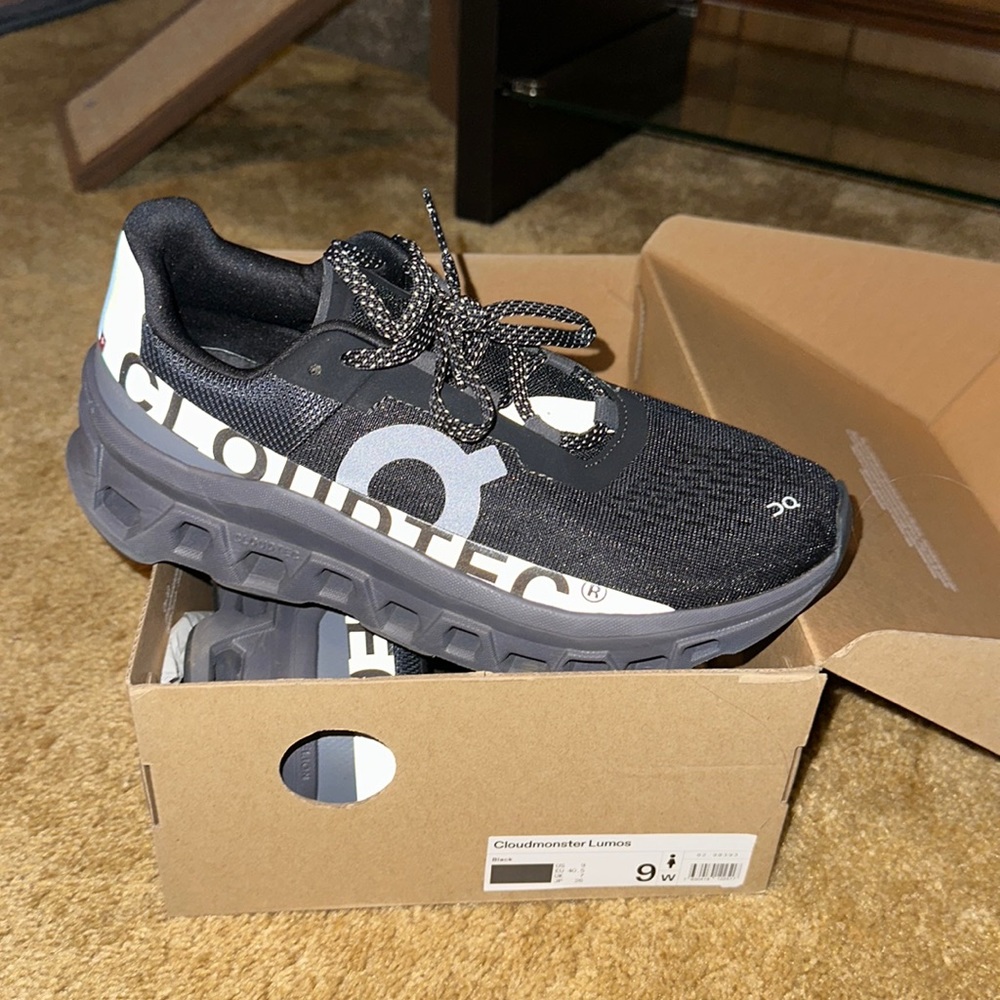 Women’s On running Cloudmonster Lumos